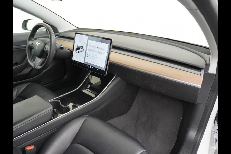 Tesla Model 3 RWD SR+ 60kWh 325PK FSD 3-Computer 18" AutoPilot Leder PanoDak Adaptive-Cruise Lmv Camera's Elektr.-Stuur+Stoelen+Spiegels+Geheu Navi LED Comfortstoelen ACC DAB Voorverwarmen interieur via App Keyless via Telefoonsleutel One-Pedal-Drive 1e Eigenaar Origineel Nederlandse Auto Fabrieksgarantie op accu en motor tot 25-6-2028/160.000km