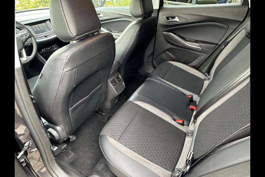 Opel Grandland X 1.2 Turbo Business Executive