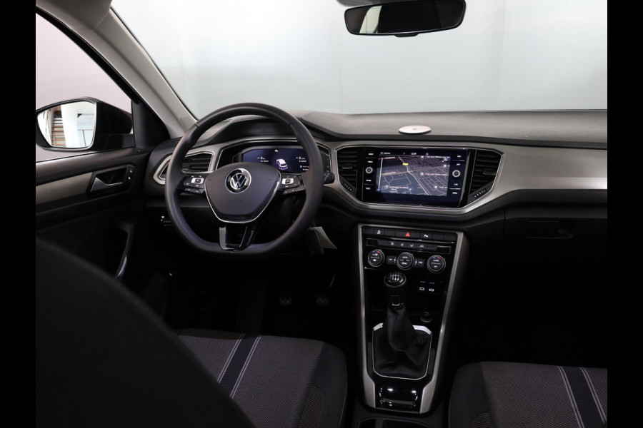 Volkswagen T-Roc 1.0 TSI Style 110 pk | Navigatie | Panoramadak | Parkeersensoren | Achteruitrijcamera | Digital cockpit | Adaptieve cruise control | LED koplampen |