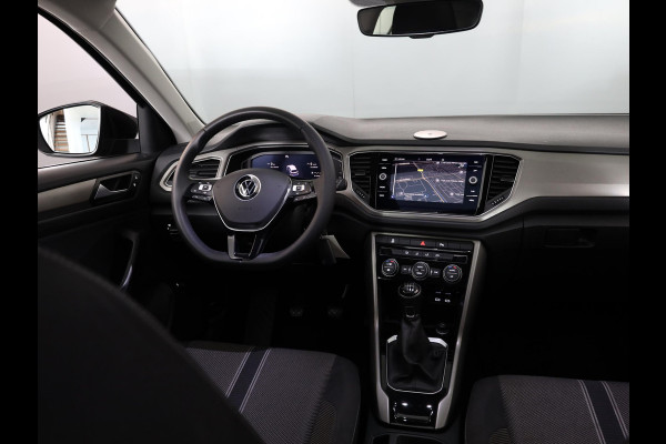 Volkswagen T-Roc 1.0 TSI Style 110 pk | Navigatie | Panoramadak | Parkeersensoren | Achteruitrijcamera | Digital cockpit | Adaptieve cruise control | LED koplampen |