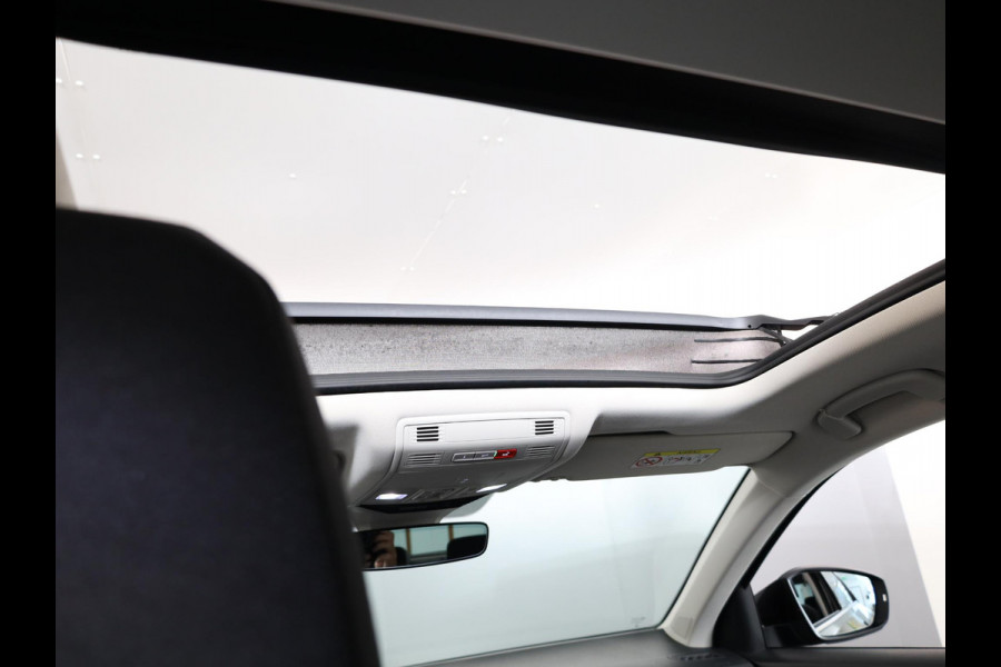 Volkswagen T-Roc 1.0 TSI Style 110 pk | Navigatie | Panoramadak | Parkeersensoren | Achteruitrijcamera | Digital cockpit | Adaptieve cruise control | LED koplampen |