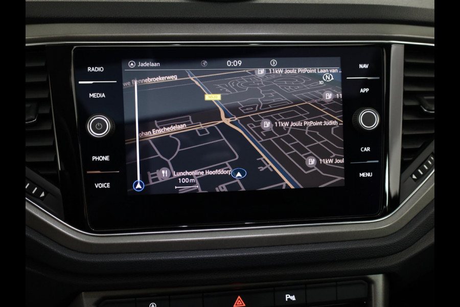 Volkswagen T-Roc 1.0 TSI Style 110 pk | Navigatie | Panoramadak | Parkeersensoren | Achteruitrijcamera | Digital cockpit | Adaptieve cruise control | LED koplampen |