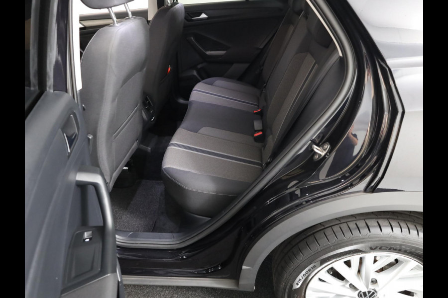 Volkswagen T-Roc 1.0 TSI Style 110 pk | Navigatie | Panoramadak | Parkeersensoren | Achteruitrijcamera | Digital cockpit | Adaptieve cruise control | LED koplampen |
