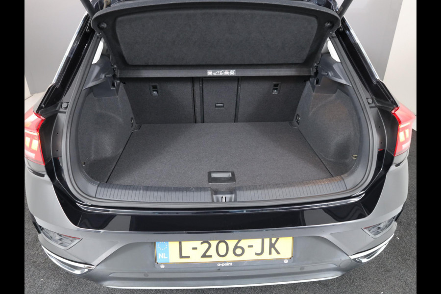 Volkswagen T-Roc 1.0 TSI Style 110 pk | Navigatie | Panoramadak | Parkeersensoren | Achteruitrijcamera | Digital cockpit | Adaptieve cruise control | LED koplampen |