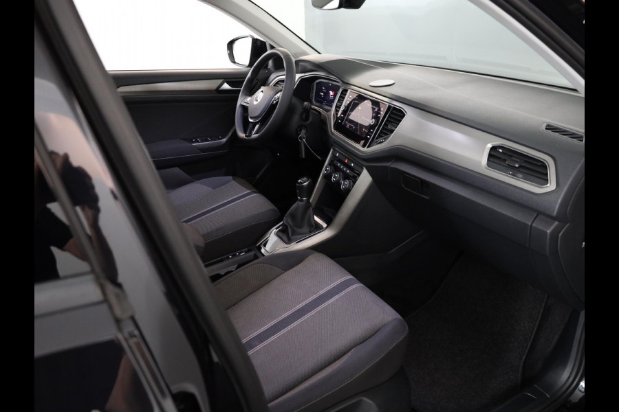 Volkswagen T-Roc 1.0 TSI Style 110 pk | Navigatie | Panoramadak | Parkeersensoren | Achteruitrijcamera | Digital cockpit | Adaptieve cruise control | LED koplampen |