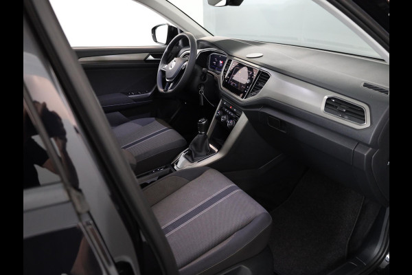 Volkswagen T-Roc 1.0 TSI Style 110 pk | Navigatie | Panoramadak | Parkeersensoren | Achteruitrijcamera | Digital cockpit | Adaptieve cruise control | LED koplampen |