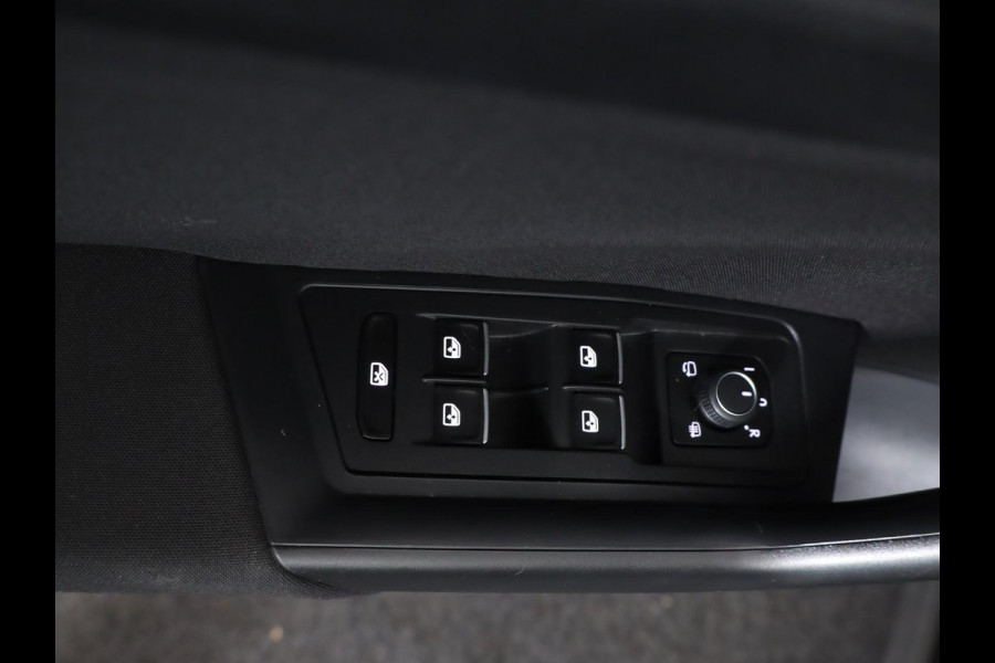 Volkswagen T-Roc 1.0 TSI Style 110 pk | Navigatie | Panoramadak | Parkeersensoren | Achteruitrijcamera | Digital cockpit | Adaptieve cruise control | LED koplampen |
