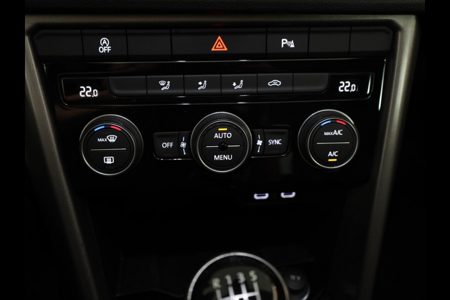 Volkswagen T-Roc 1.0 TSI Style 110 pk | Navigatie | Panoramadak | Parkeersensoren | Achteruitrijcamera | Digital cockpit | Adaptieve cruise control | LED koplampen |