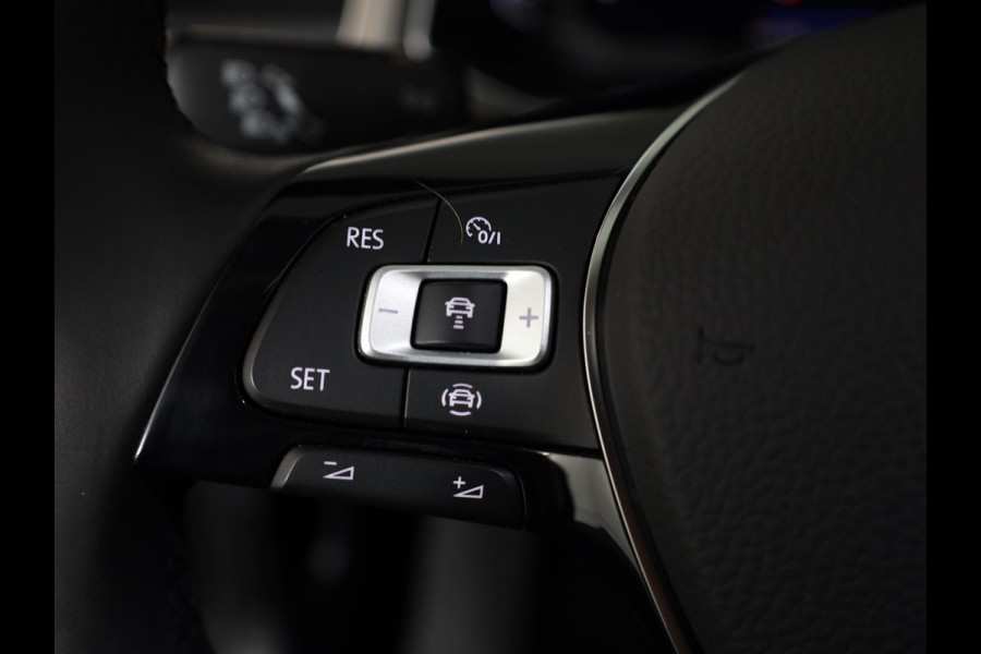 Volkswagen T-Roc 1.0 TSI Style 110 pk | Navigatie | Panoramadak | Parkeersensoren | Achteruitrijcamera | Digital cockpit | Adaptieve cruise control | LED koplampen |