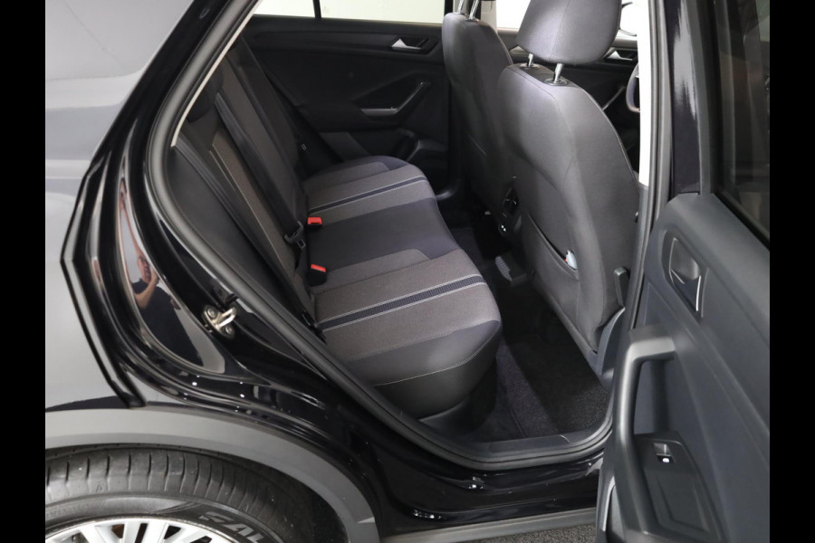 Volkswagen T-Roc 1.0 TSI Style 110 pk | Navigatie | Panoramadak | Parkeersensoren | Achteruitrijcamera | Digital cockpit | Adaptieve cruise control | LED koplampen |