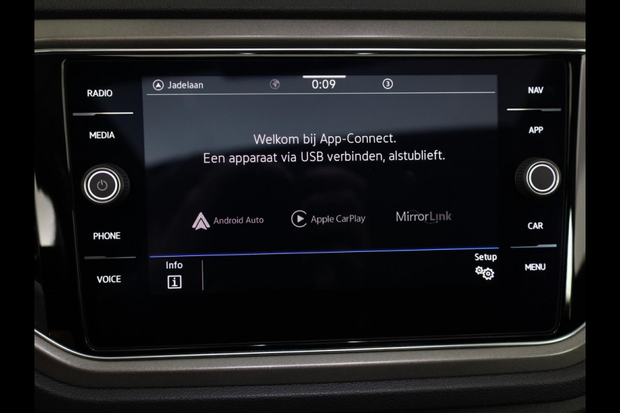 Volkswagen T-Roc 1.0 TSI Style 110 pk | Navigatie | Panoramadak | Parkeersensoren | Achteruitrijcamera | Digital cockpit | Adaptieve cruise control | LED koplampen |