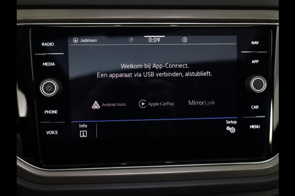 Volkswagen T-Roc 1.0 TSI Style 110 pk | Navigatie | Panoramadak | Parkeersensoren | Achteruitrijcamera | Digital cockpit | Adaptieve cruise control | LED koplampen |