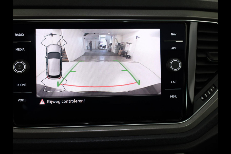 Volkswagen T-Roc 1.0 TSI Style 110 pk | Navigatie | Panoramadak | Parkeersensoren | Achteruitrijcamera | Digital cockpit | Adaptieve cruise control | LED koplampen |