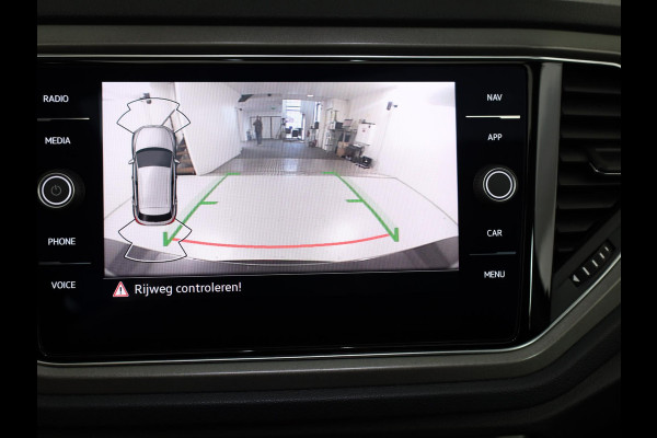 Volkswagen T-Roc 1.0 TSI Style 110 pk | Navigatie | Panoramadak | Parkeersensoren | Achteruitrijcamera | Digital cockpit | Adaptieve cruise control | LED koplampen |