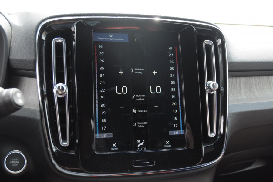Volvo XC40 T4 190PK Automaat Inscription / Adaptieve cruise control / Parkeersensoren met camera / BLIS / Stoelverwarming / Elektrische stoelen / Keyless entry / Elektrische achterklep