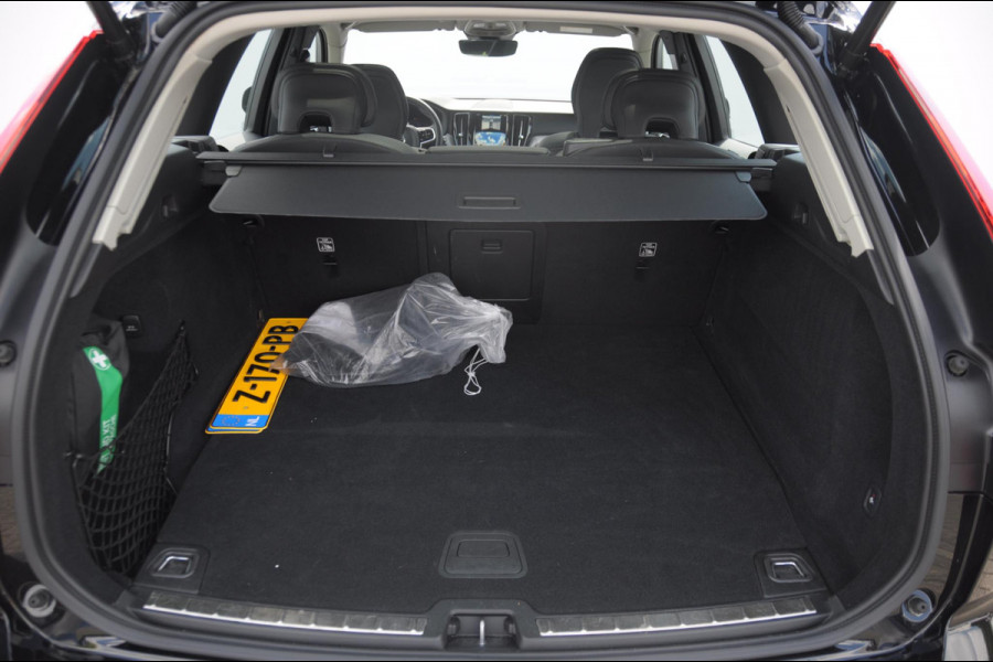 Volvo XC60 T6 350PK Automaat AWD Plus Dark Long range /Adaptieve cruise control / Panoramadak / Apple carplay / Parkeersensoren met 360 camera / Elektrische achterklep / Elektrische stoelen met geheugen / Stoel en stuurwielverwarming