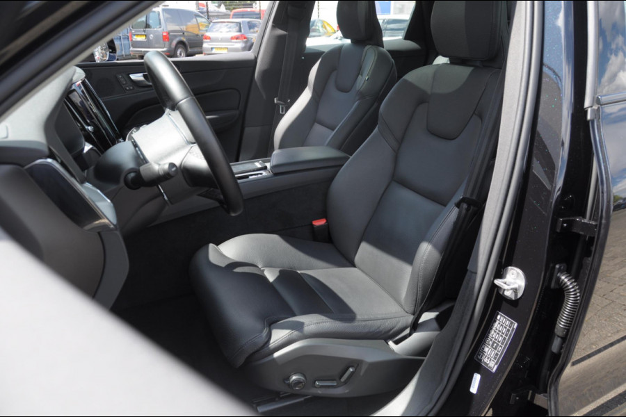 Volvo XC60 T6 350PK Automaat AWD Plus Dark Long range /Adaptieve cruise control / Panoramadak / Apple carplay / Parkeersensoren met 360 camera / Elektrische achterklep / Elektrische stoelen met geheugen / Stoel en stuurwielverwarming