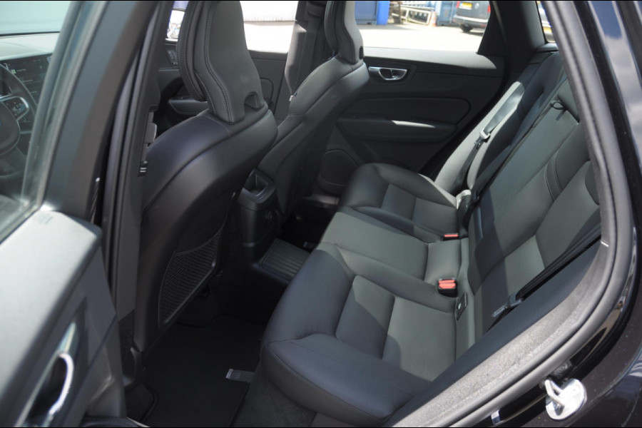 Volvo XC60 T6 350PK Automaat AWD Plus Dark Long range /Adaptieve cruise control / Panoramadak / Apple carplay / Parkeersensoren met 360 camera / Elektrische achterklep / Elektrische stoelen met geheugen / Stoel en stuurwielverwarming