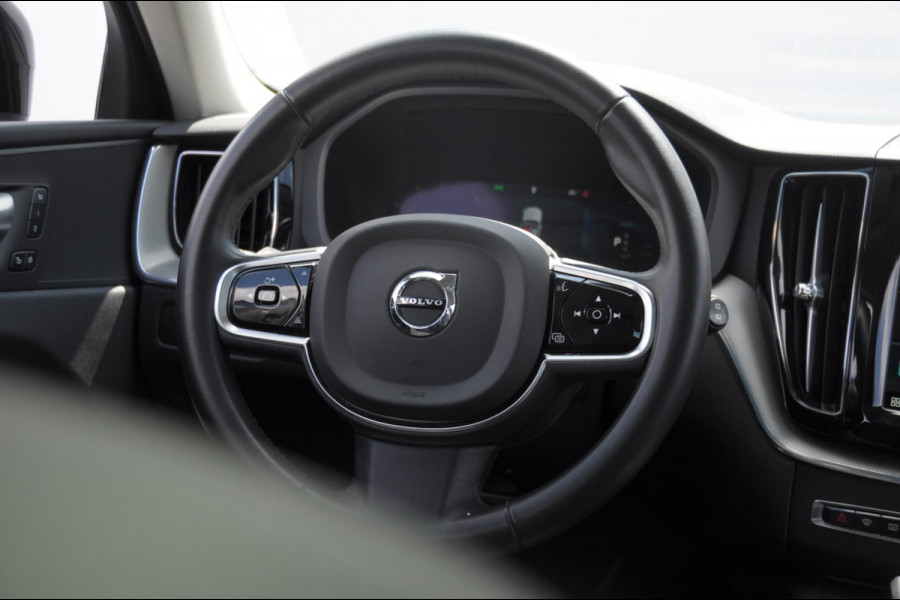 Volvo XC60 T6 350PK Automaat AWD Plus Dark Long range /Adaptieve cruise control / Panoramadak / Apple carplay / Parkeersensoren met 360 camera / Elektrische achterklep / Elektrische stoelen met geheugen / Stoel en stuurwielverwarming