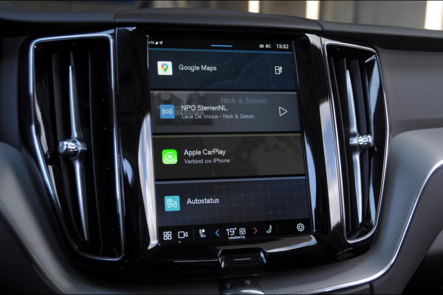 Volvo XC60 T6 350PK Automaat AWD Plus Dark Long range /Adaptieve cruise control / Panoramadak / Apple carplay / Parkeersensoren met 360 camera / Elektrische achterklep / Elektrische stoelen met geheugen / Stoel en stuurwielverwarming
