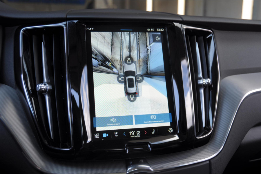 Volvo XC60 T6 350PK Automaat AWD Plus Dark Long range /Adaptieve cruise control / Panoramadak / Apple carplay / Parkeersensoren met 360 camera / Elektrische achterklep / Elektrische stoelen met geheugen / Stoel en stuurwielverwarming
