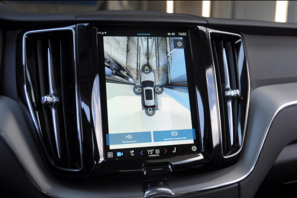 Volvo XC60 T6 350PK Automaat AWD Plus Dark Long range /Adaptieve cruise control / Panoramadak / Apple carplay / Parkeersensoren met 360 camera / Elektrische achterklep / Elektrische stoelen met geheugen / Stoel en stuurwielverwarming
