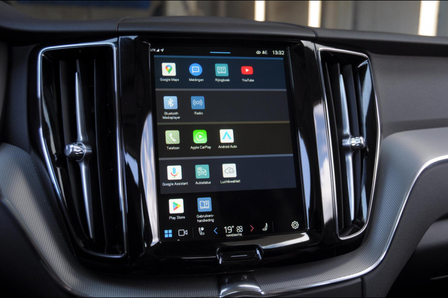 Volvo XC60 T6 350PK Automaat AWD Plus Dark Long range /Adaptieve cruise control / Panoramadak / Apple carplay / Parkeersensoren met 360 camera / Elektrische achterklep / Elektrische stoelen met geheugen / Stoel en stuurwielverwarming