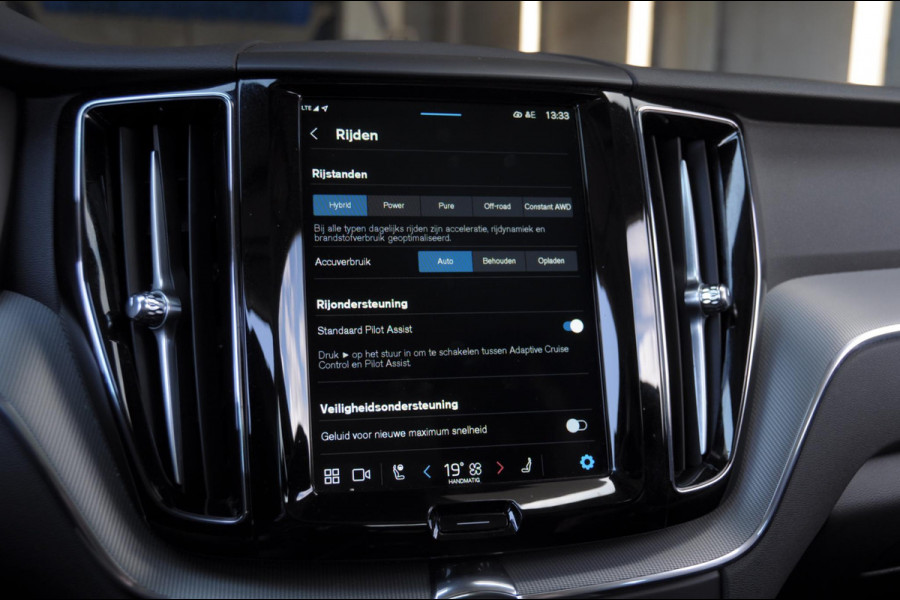 Volvo XC60 T6 350PK Automaat AWD Plus Dark Long range /Adaptieve cruise control / Panoramadak / Apple carplay / Parkeersensoren met 360 camera / Elektrische achterklep / Elektrische stoelen met geheugen / Stoel en stuurwielverwarming