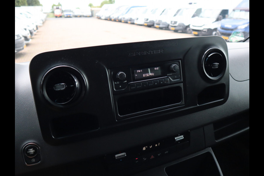Mercedes-Benz Sprinter 314 CDI Automaat L2H2 RDW Euro 6 - Trekhaak - Airco - 3 Zits