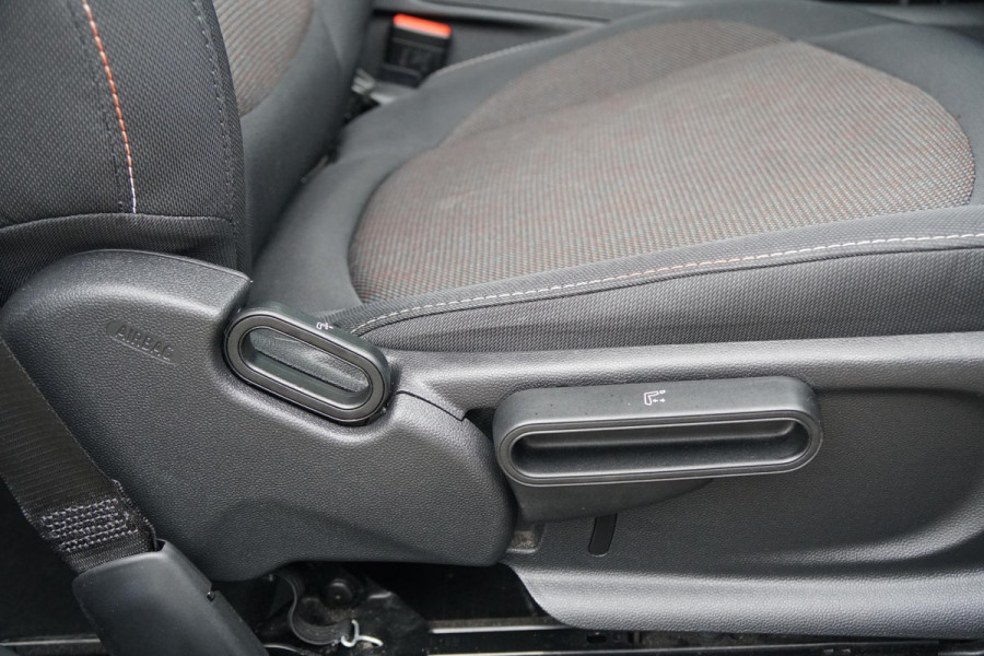 MINI Clubman 1.5 Cooper Chili Serious Business + LED / ADAPTIEVE SCHOKDEMPERS / CLIMATE CONTROL / SENSOREN