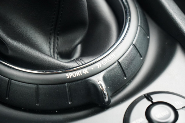 MINI Clubman 1.5 Cooper Chili Serious Business + LED / ADAPTIEVE SCHOKDEMPERS / CLIMATE CONTROL / SENSOREN