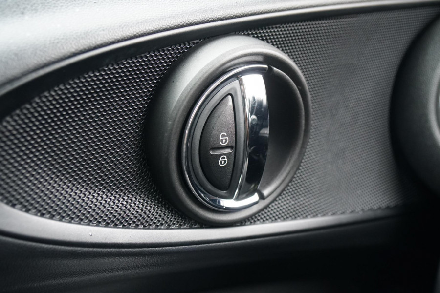MINI Clubman 1.5 Cooper Chili Serious Business + LED / ADAPTIEVE SCHOKDEMPERS / CLIMATE CONTROL / SENSOREN