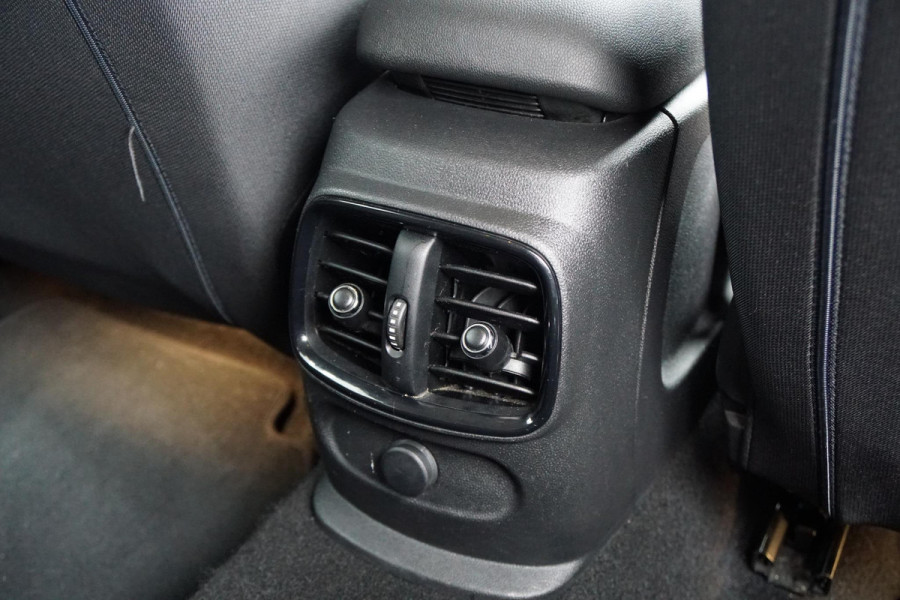 MINI Clubman 1.5 Cooper Chili Serious Business + LED / ADAPTIEVE SCHOKDEMPERS / CLIMATE CONTROL / SENSOREN