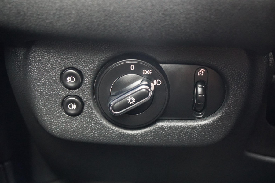 MINI Clubman 1.5 Cooper Chili Serious Business + LED / ADAPTIEVE SCHOKDEMPERS / CLIMATE CONTROL / SENSOREN