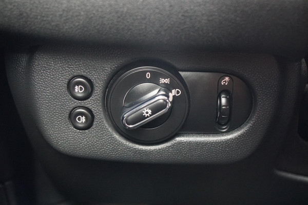 MINI Clubman 1.5 Cooper Chili Serious Business + LED / ADAPTIEVE SCHOKDEMPERS / CLIMATE CONTROL / SENSOREN