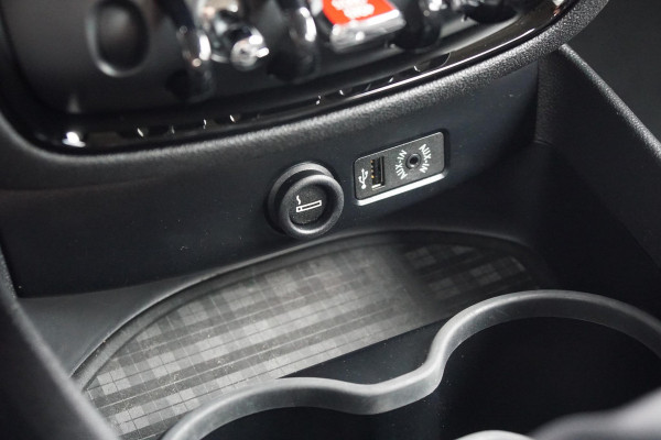 MINI Clubman 1.5 Cooper Chili Serious Business + LED / ADAPTIEVE SCHOKDEMPERS / CLIMATE CONTROL / SENSOREN