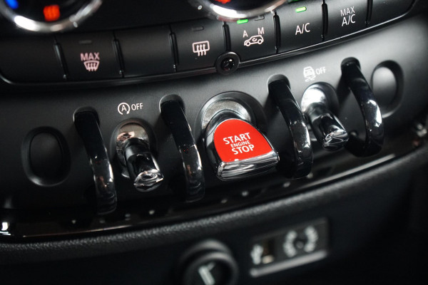 MINI Clubman 1.5 Cooper Chili Serious Business + LED / ADAPTIEVE SCHOKDEMPERS / CLIMATE CONTROL / SENSOREN