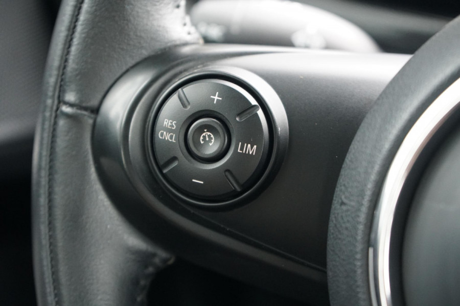MINI Clubman 1.5 Cooper Chili Serious Business + LED / ADAPTIEVE SCHOKDEMPERS / CLIMATE CONTROL / SENSOREN