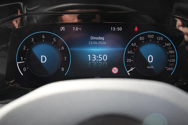 Volkswagen Golf 1.5 eTSI 131pk DSG Life | Navigatie | Apple Carplay/Android Auto | Parkeersensoren | Adaptive Cruise Control | Stoel- en stuurverwarming | Lane Assist | Ledverlichting | Climate Control