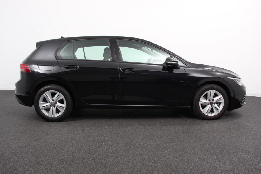 Volkswagen Golf 1.5 eTSI 131pk DSG Life | Navigatie | Apple Carplay/Android Auto | Parkeersensoren | Adaptive Cruise Control | Stoel- en stuurverwarming | Lane Assist | Ledverlichting | Climate Control