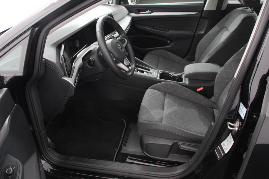 Volkswagen Golf 1.5 eTSI 131pk DSG Life | Navigatie | Apple Carplay/Android Auto | Parkeersensoren | Adaptive Cruise Control | Stoel- en stuurverwarming | Lane Assist | Ledverlichting | Climate Control
