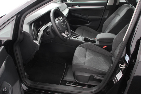 Volkswagen Golf 1.5 eTSI 131pk DSG Life | Navigatie | Apple Carplay/Android Auto | Parkeersensoren | Adaptive Cruise Control | Stoel- en stuurverwarming | Lane Assist | Ledverlichting | Climate Control