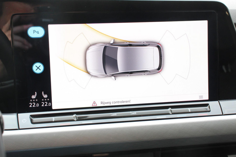 Volkswagen Golf 1.5 eTSI 131pk DSG Life | Navigatie | Apple Carplay/Android Auto | Parkeersensoren | Adaptive Cruise Control | Stoel- en stuurverwarming | Lane Assist | Ledverlichting | Climate Control