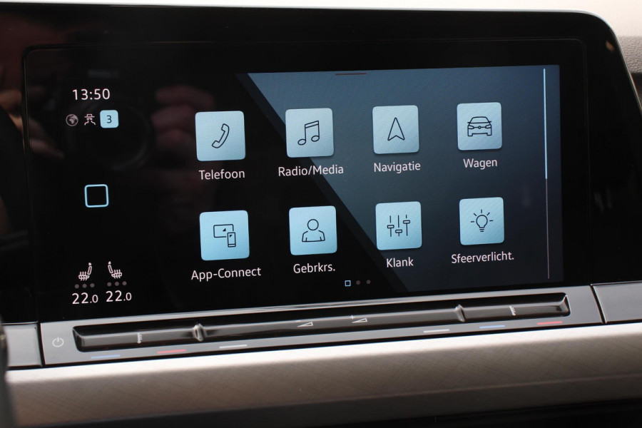 Volkswagen Golf 1.5 eTSI 131pk DSG Life | Navigatie | Apple Carplay/Android Auto | Parkeersensoren | Adaptive Cruise Control | Stoel- en stuurverwarming | Lane Assist | Ledverlichting | Climate Control