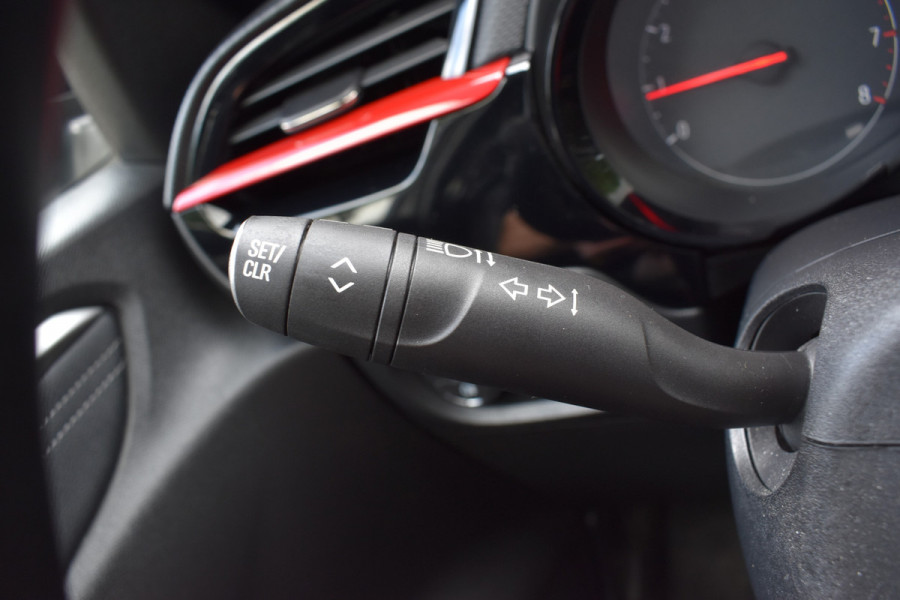 Opel Corsa 1.2 GS Line 5-drs / Airco / 17" LM / Camera / Carplay / Navigatie