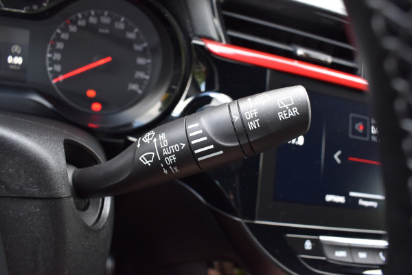 Opel Corsa 1.2 GS Line 5-drs / Airco / 17" LM / Camera / Carplay / Navigatie