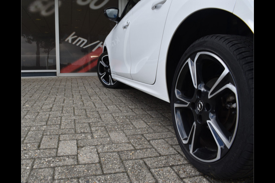 Opel Corsa 1.2 GS Line 5-drs / Airco / 17" LM / Camera / Carplay / Navigatie