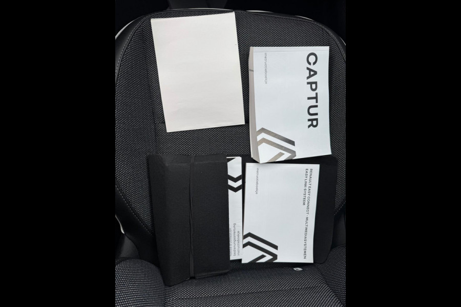 Renault Captur 1.6 E-Tech plug-in hybrid 160 techno Groot navi / Clima / Full Led / P-sensoren & camera