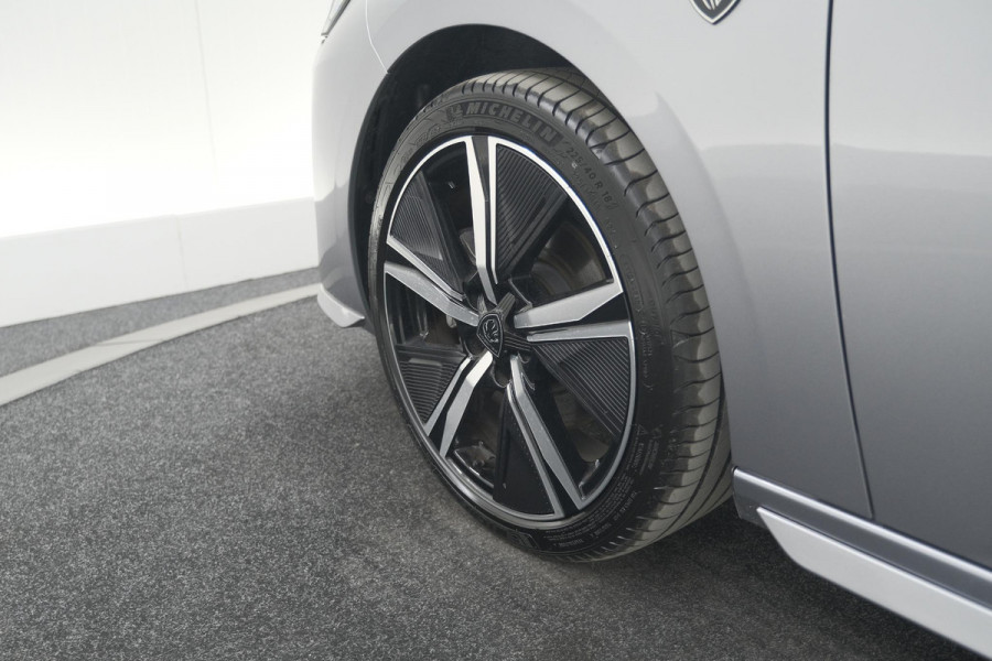 Peugeot 308 SW PureTech 130 EAT8 GT | Lage Kilometerstand | Camera | Navigatie | Parkeersensoren | Apple Carplay
