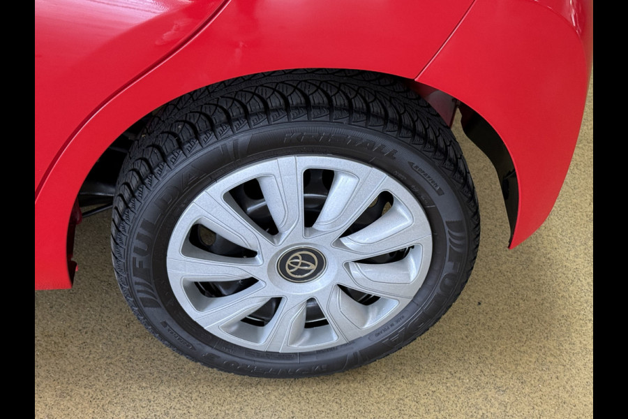Toyota Aygo 1.0 VVT-i x-play | Airco